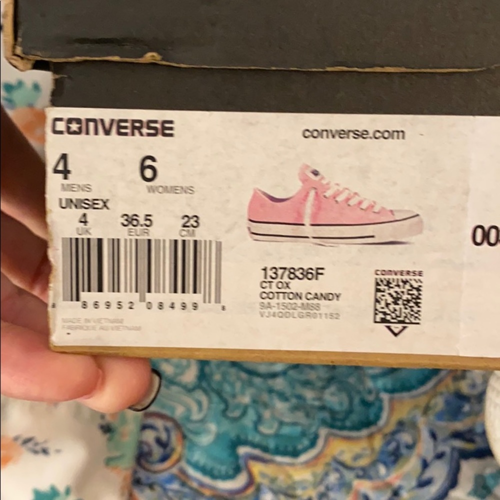 Women’s size 6 pink converse